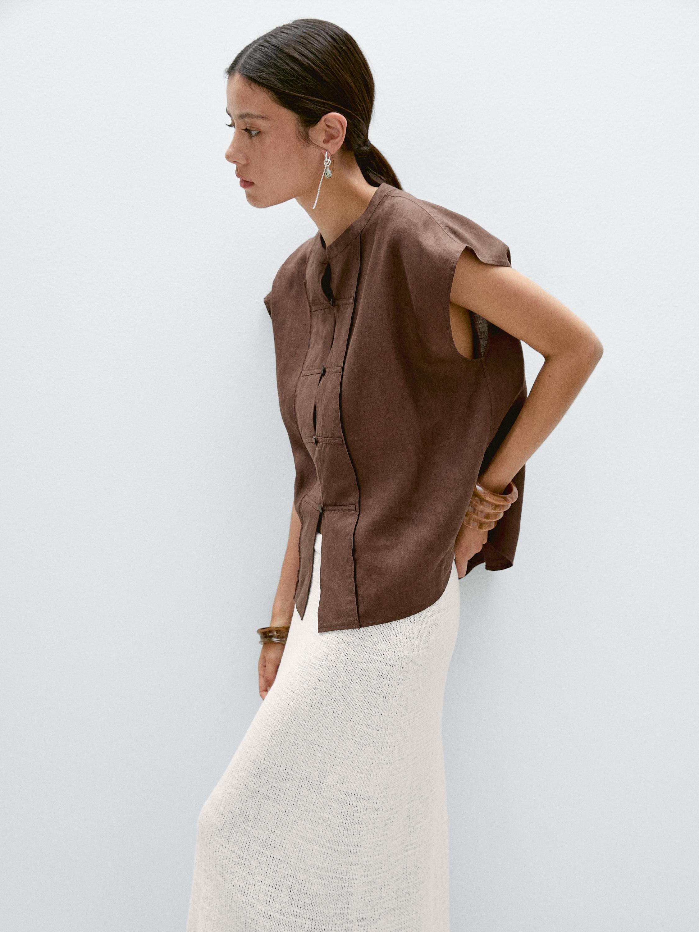 Veste sans manches plastron boutonné